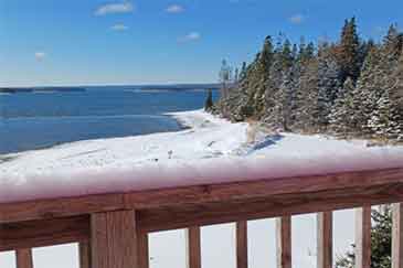 Rotes Haus am Meer auf 1,3 Ha Ufer Grundstück zu verkaufen auf Cape Breton, Nova Scotia, Kanada