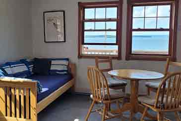 Rotes Haus am Meer auf 1,3 Ha Ufer Grundstück zu verkaufen auf Cape Breton, Nova Scotia, Kanada